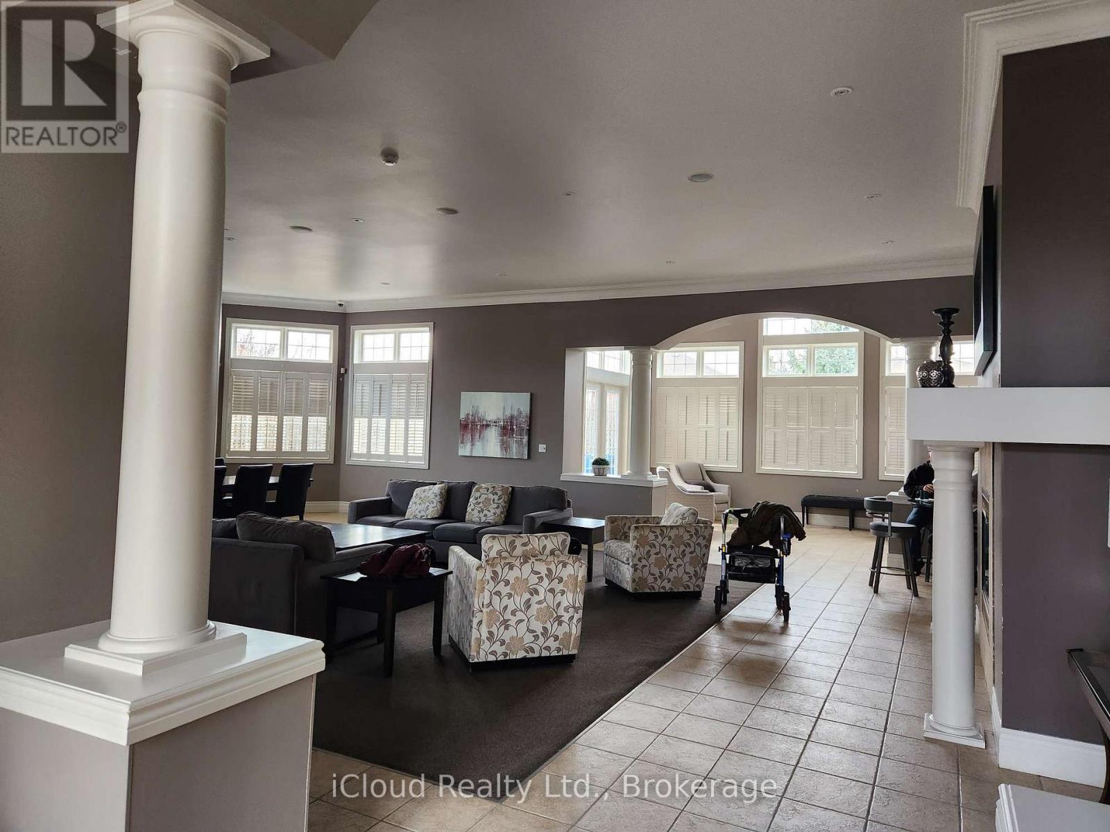 306 - 1450 Bishops Gate, Oakville, ON - Indoor