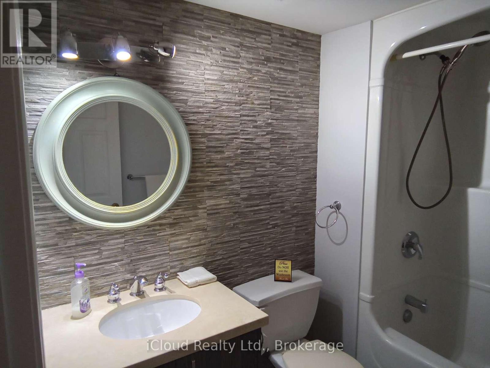 306 - 1450 Bishops Gate, Oakville, ON - Indoor Photo Showing Bathroom