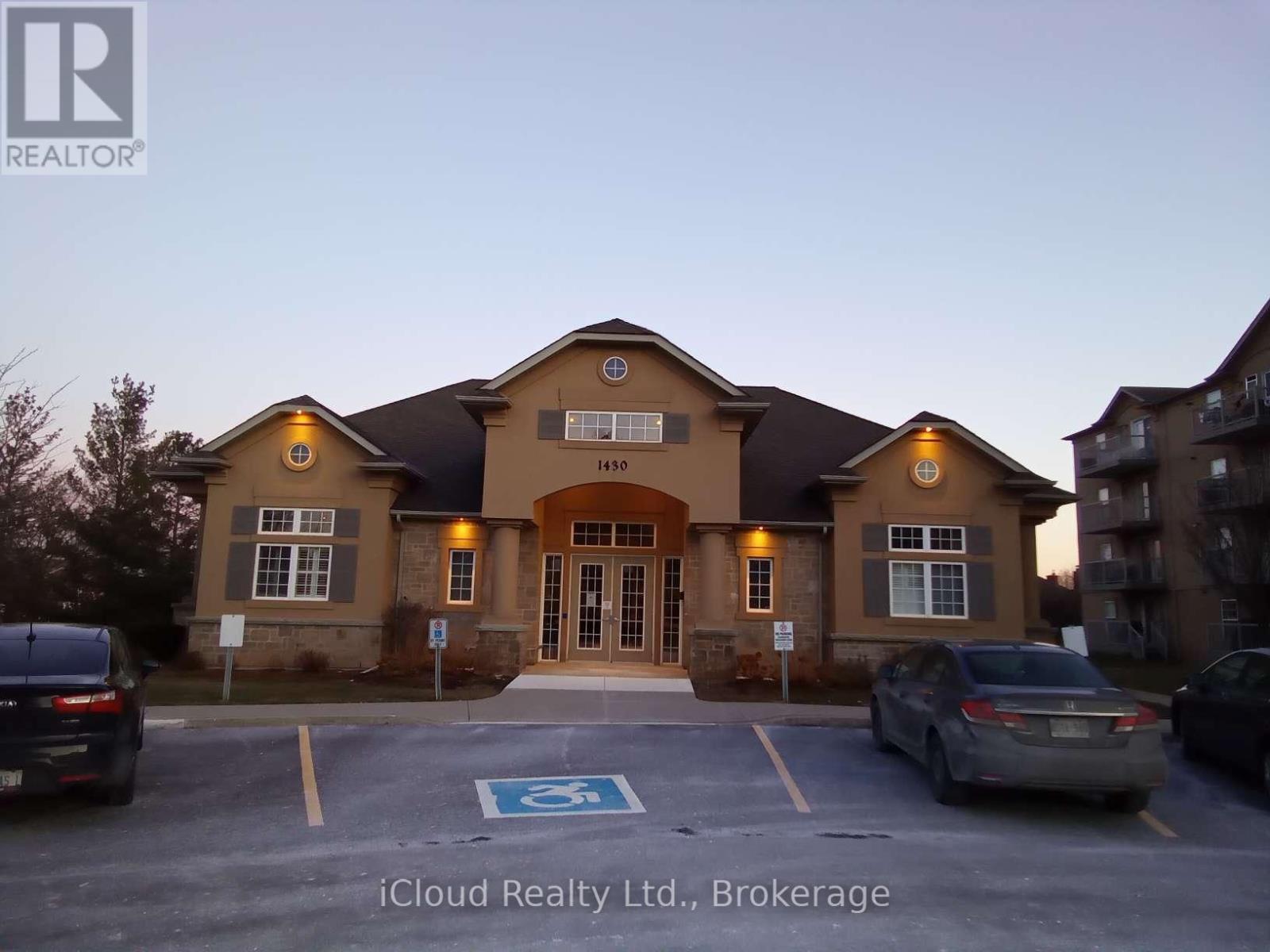 306 - 1450 Bishops Gate, Oakville, ON - Outdoor With Facade