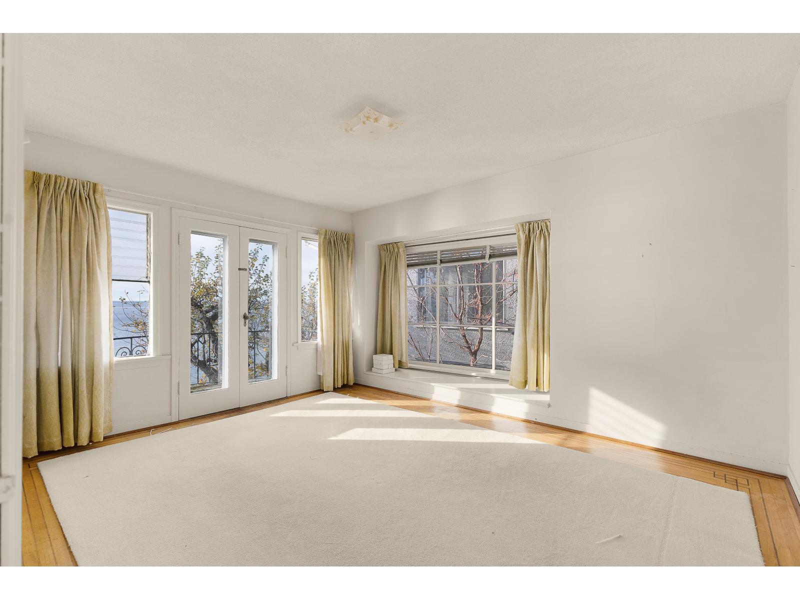 1 14458 Marine Drive, White Rock, BC - Indoor Photo Showing Other Room