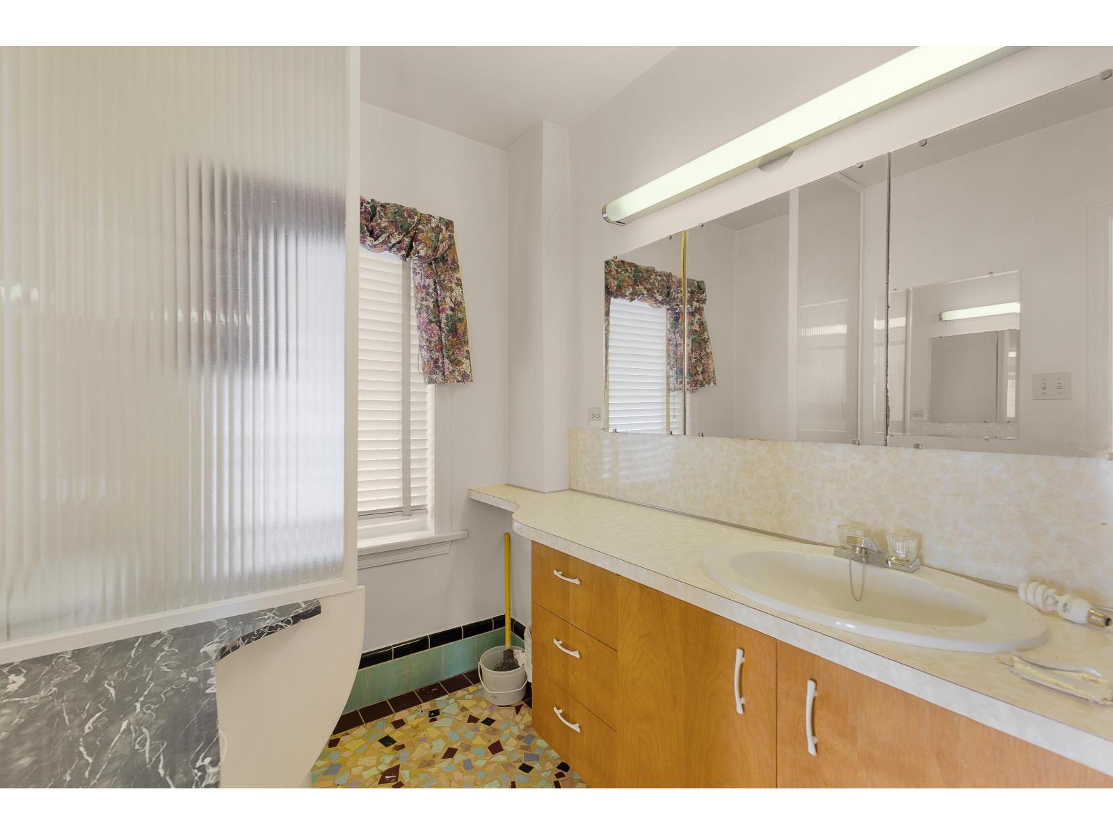 1 14458 Marine Drive, White Rock, BC - Indoor Photo Showing Bathroom