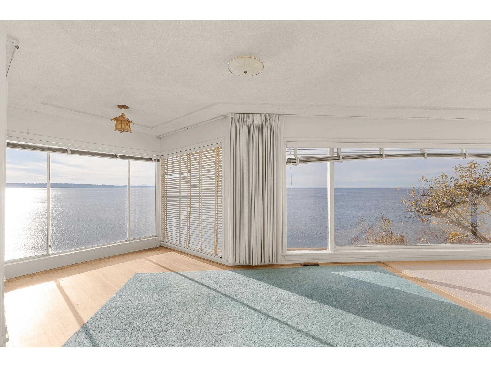 14458 Marine Drive, White Rock, BC - Indoor Photo Showing Other Room