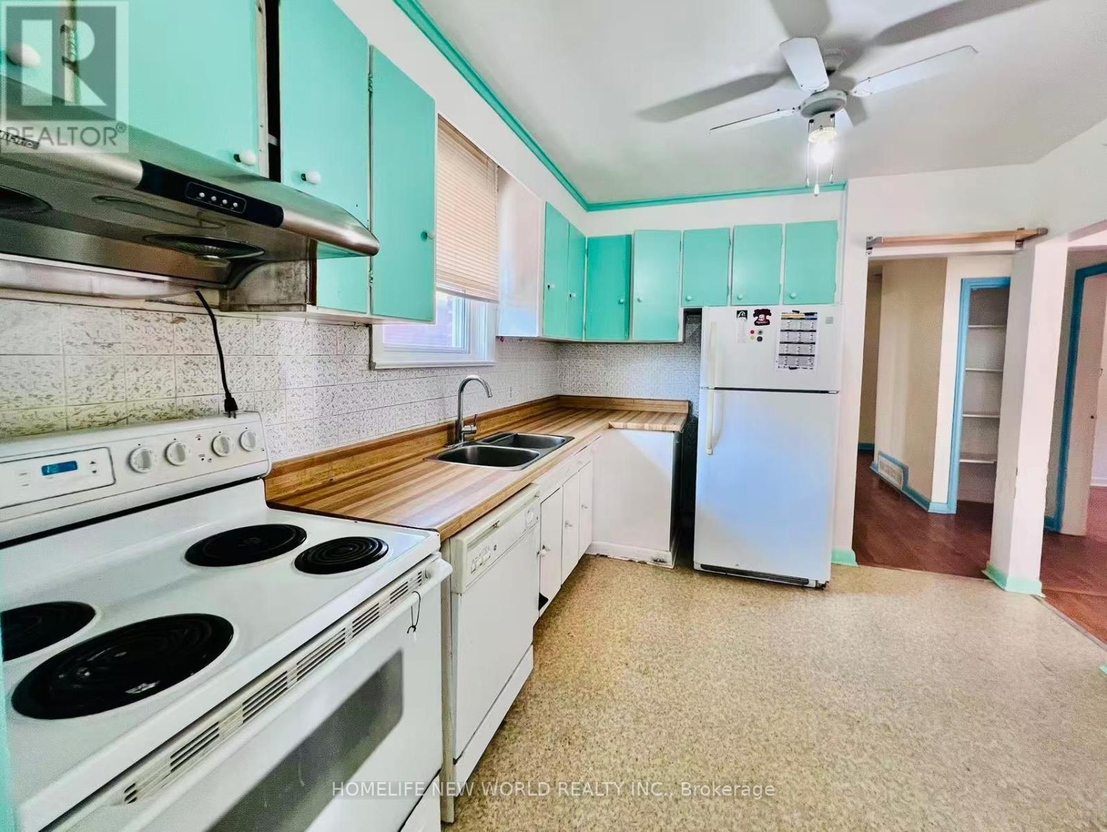 133 Budea Crescent, Toronto, ON - Indoor Photo Showing Kitchen With Double Sink