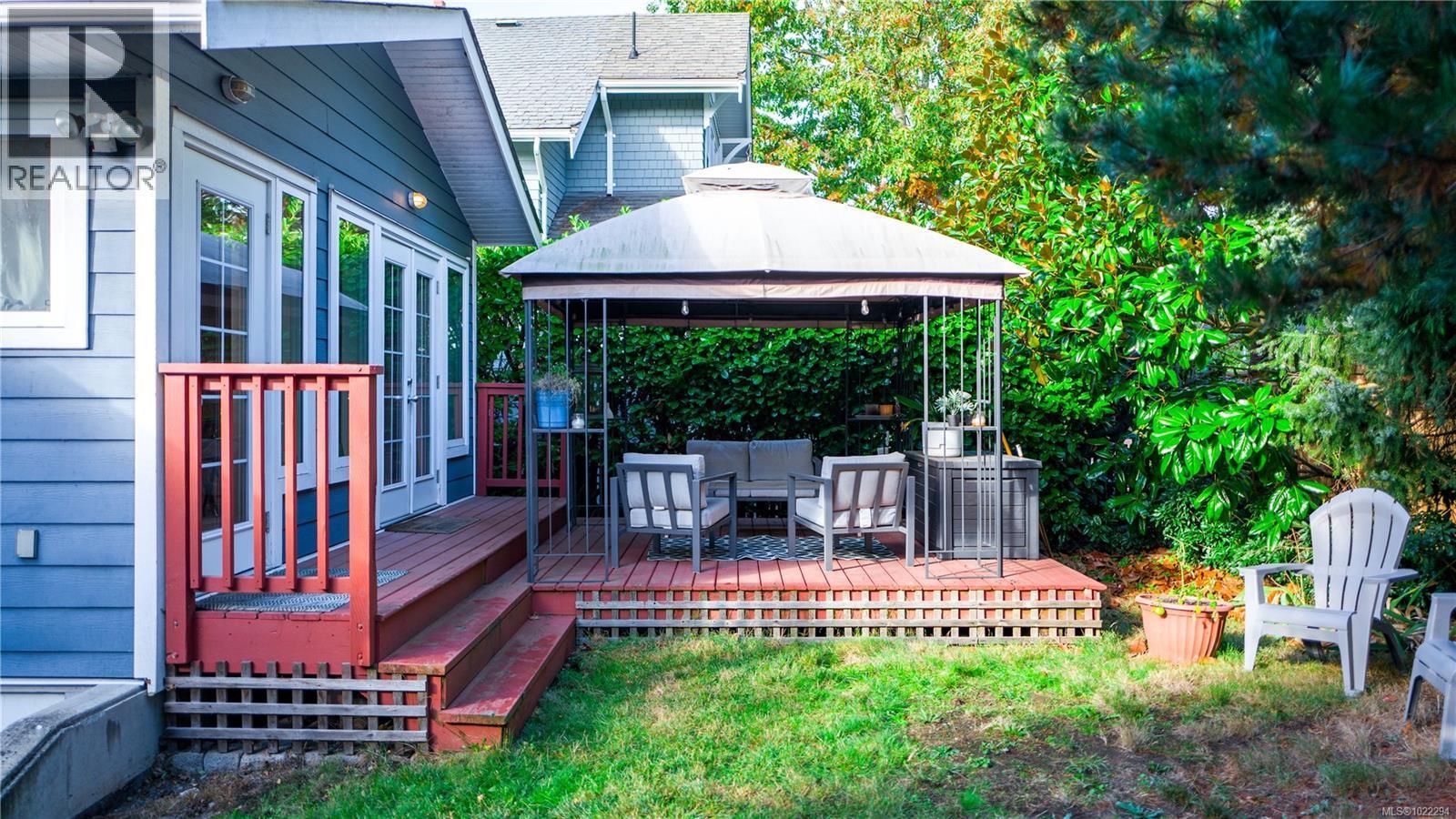 1716 Bay St, Victoria, BC - Outdoor With Deck Patio Veranda