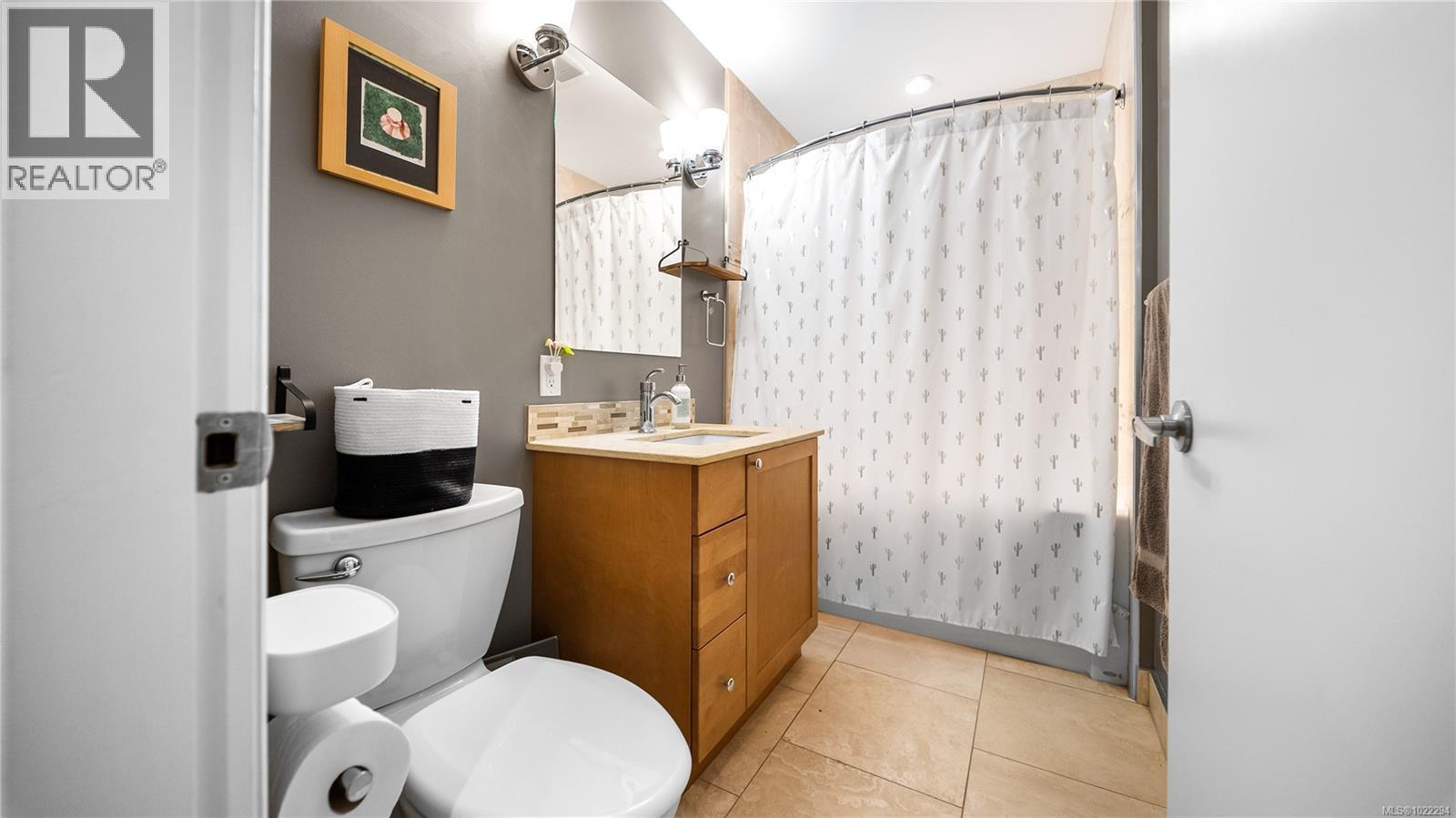 1716 Bay St, Victoria, BC - Indoor Photo Showing Bathroom