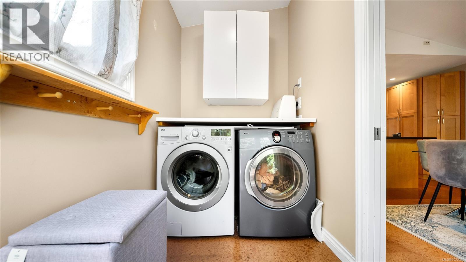 1716 Bay St, Victoria, BC - Indoor Photo Showing Laundry Room