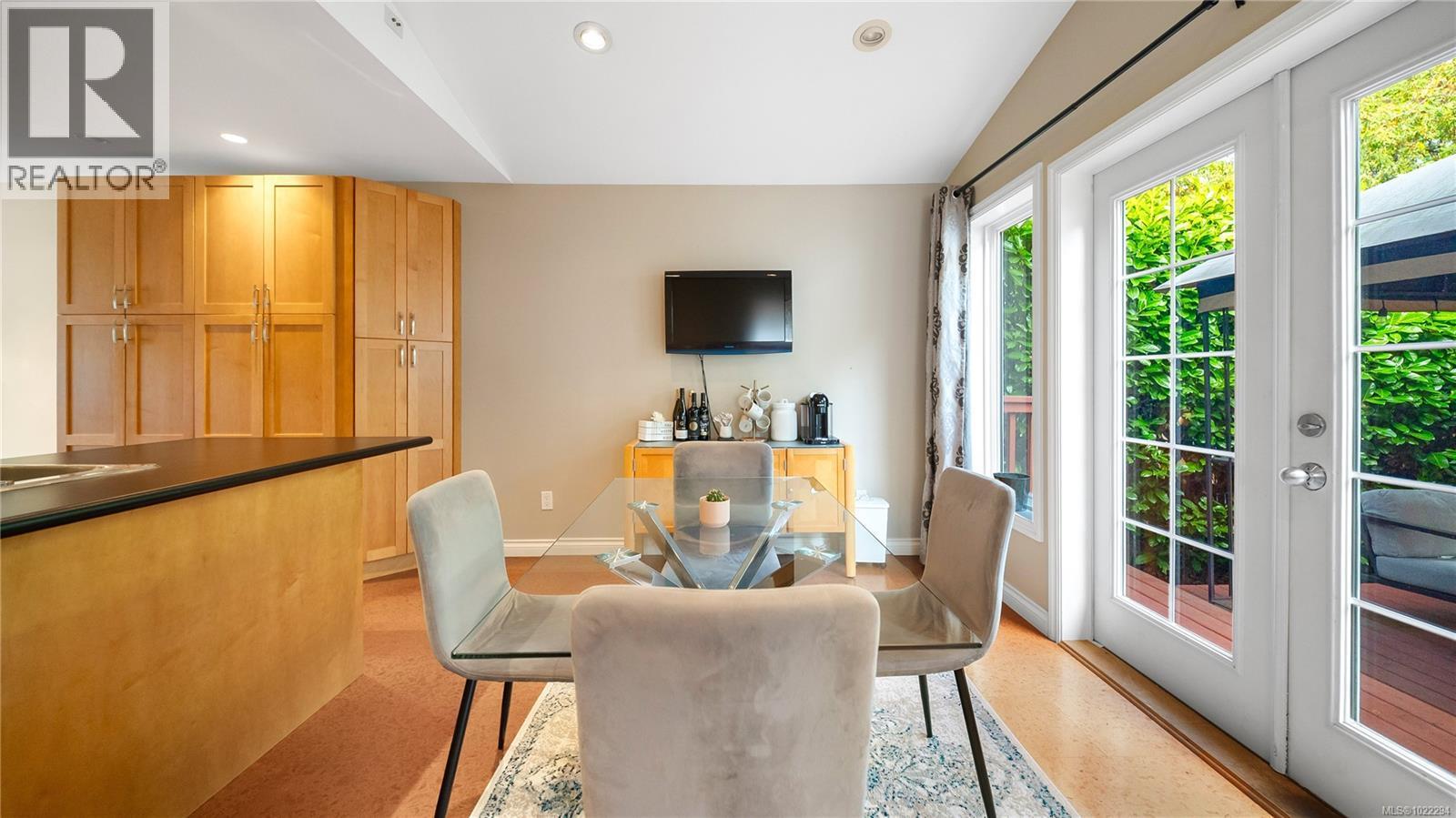 1716 Bay St, Victoria, BC - Indoor