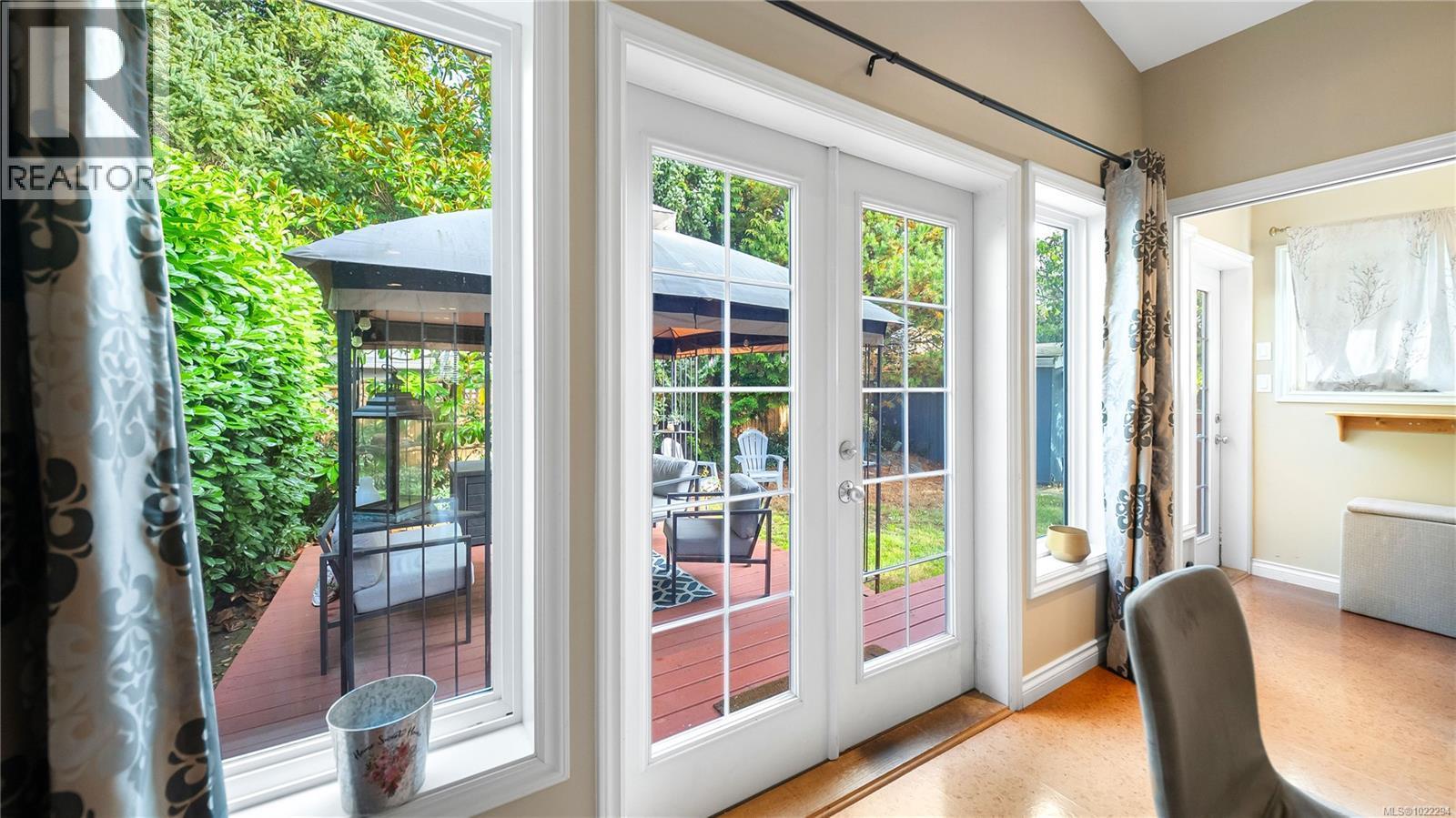 1716 Bay St, Victoria, BC - Indoor