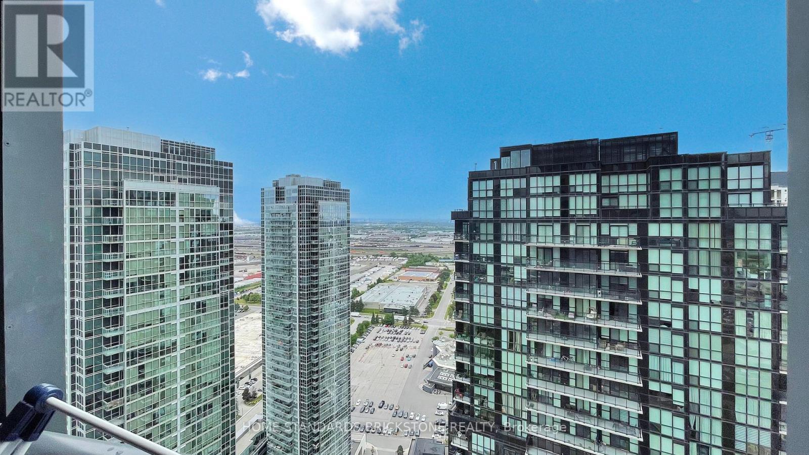 3501 - 2920 Highway 7 Road W, Vaughan, ON - Outdoor With Facade