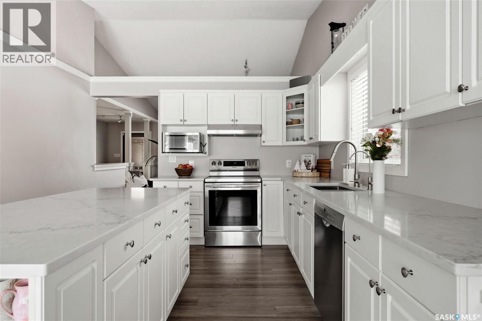 30 Cottonwood Place, Lumsden, SK - Indoor Photo Showing Kitchen With Upgraded Kitchen