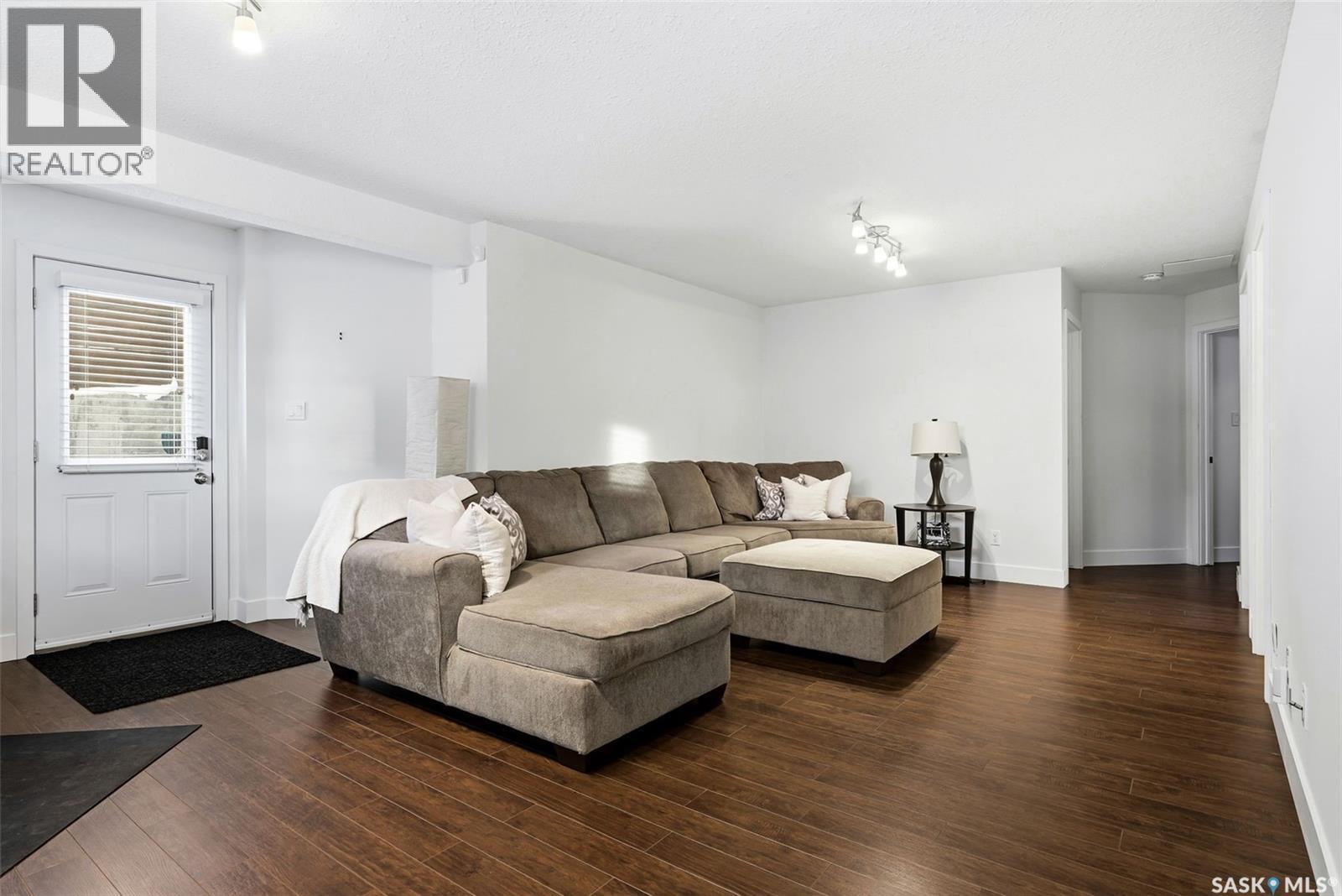 30 Cottonwood Place, Lumsden, SK - Indoor Photo Showing Living Room