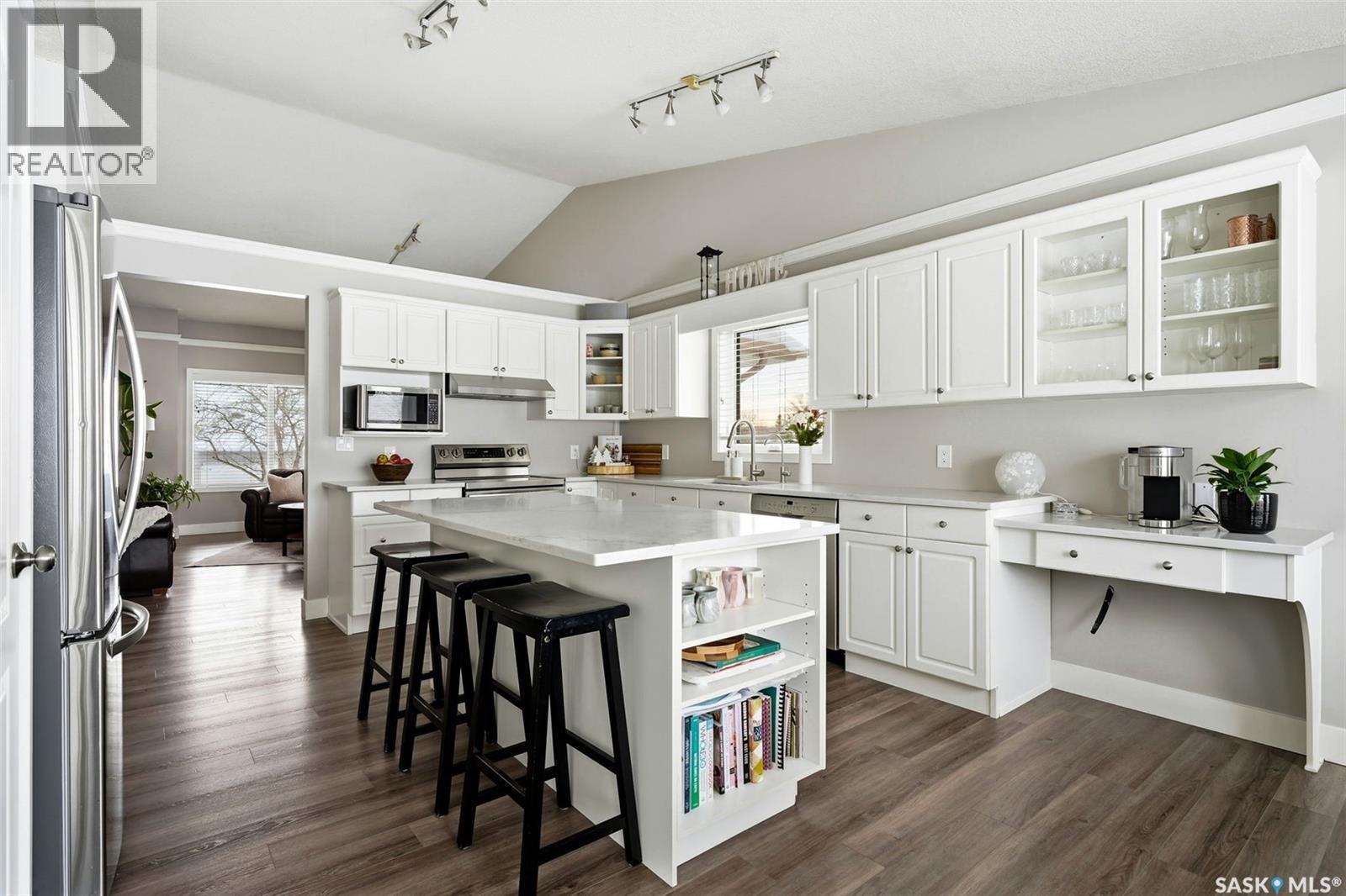 30 Cottonwood Place, Lumsden, SK - Indoor Photo Showing Kitchen