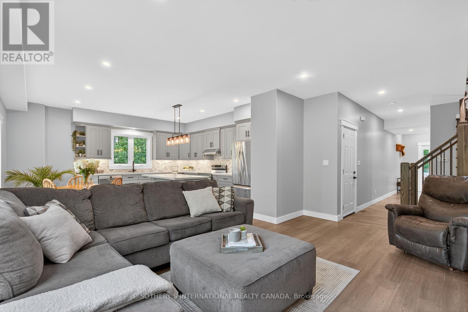 73 Wozniak Road, Penetanguishene, ON - Indoor Photo Showing Living Room