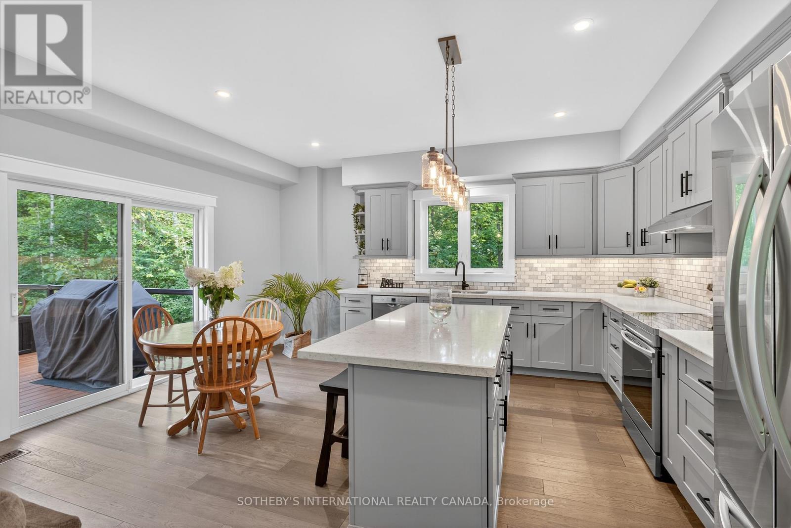73 Wozniak Road, Penetanguishene, ON - Indoor Photo Showing Kitchen With Upgraded Kitchen