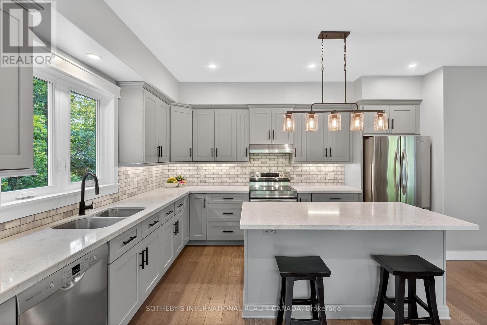 73 Wozniak Road, Penetanguishene, ON - Indoor Photo Showing Kitchen With Stainless Steel Kitchen With Double Sink With Upgraded Kitchen