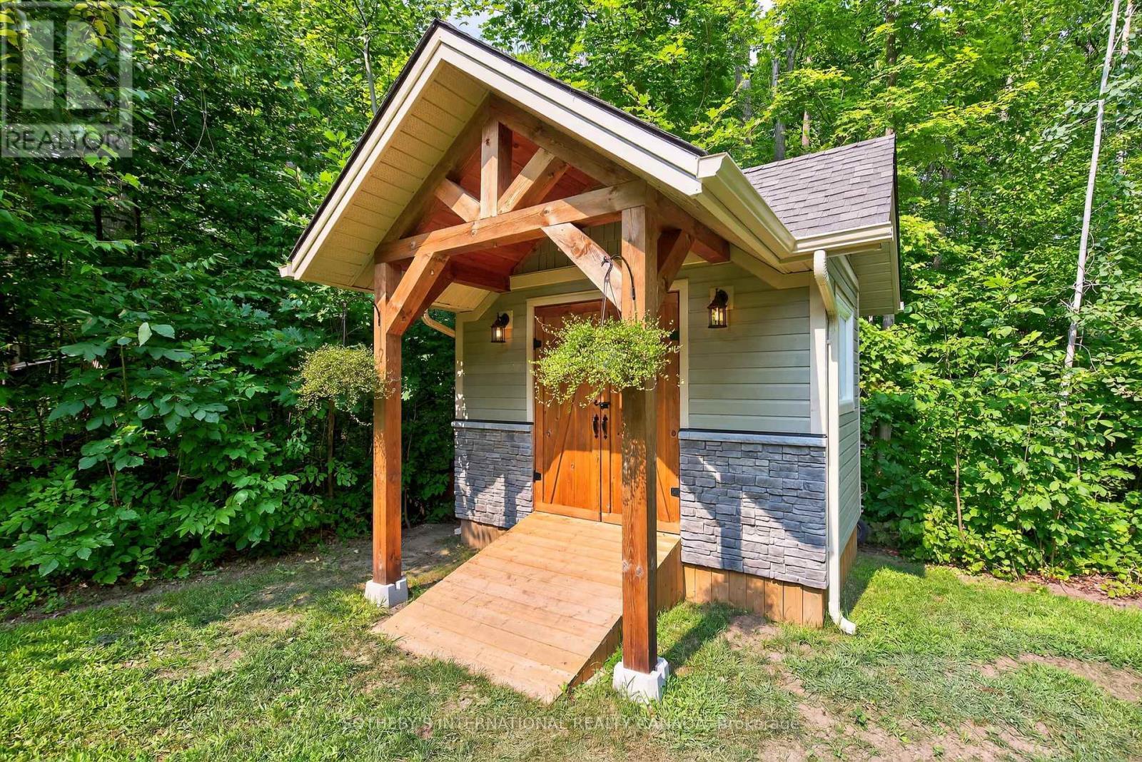 73 Wozniak Road, Penetanguishene, ON - Outdoor