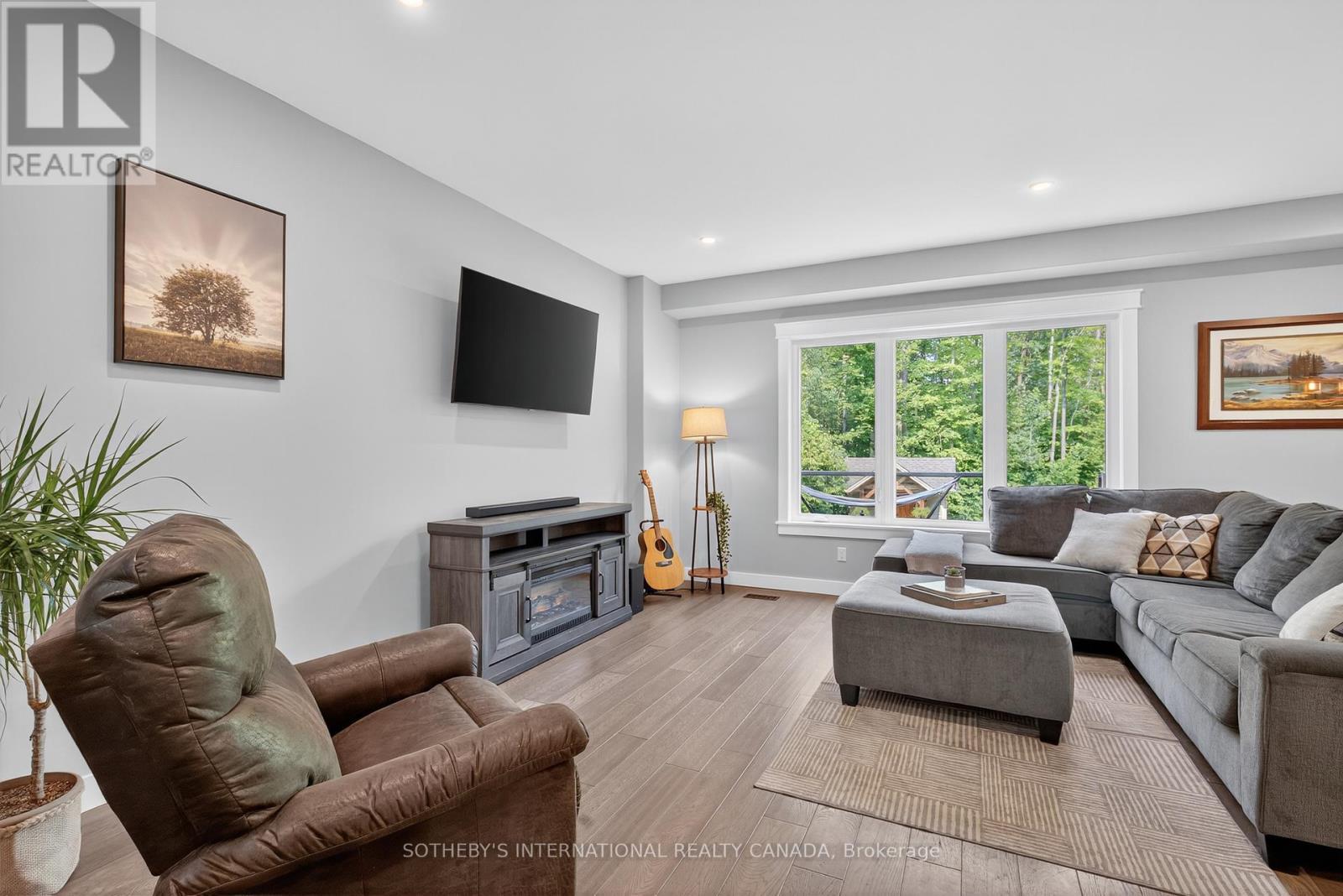 73 Wozniak Road, Penetanguishene, ON - Indoor Photo Showing Living Room