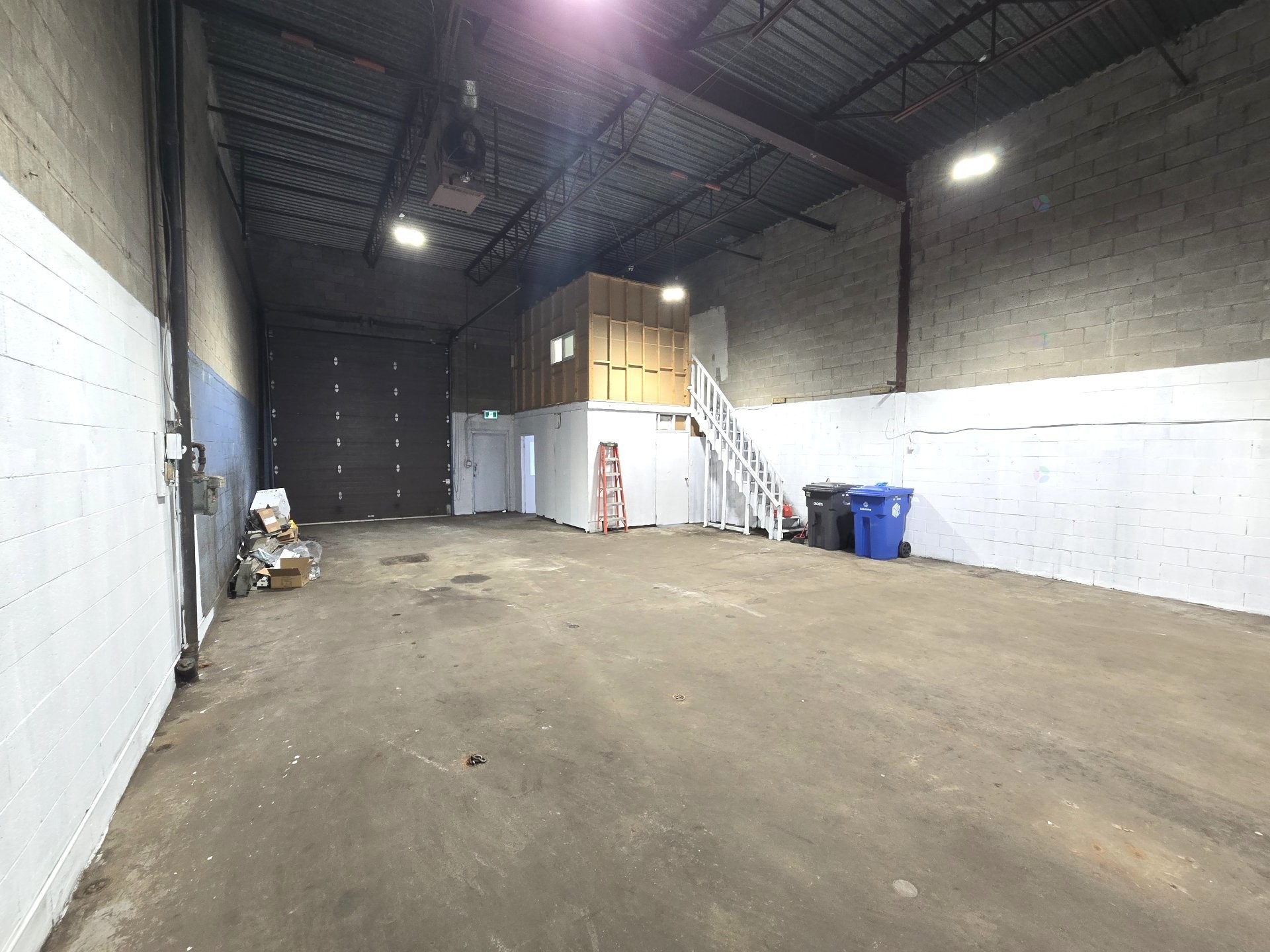 Warehouse - 1522 Rue Berlier, Laval (Chomedey), QC - Indoor Photo Showing Garage