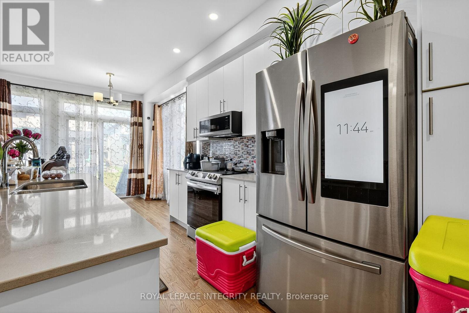 2025 Allegrini Terrace, Ottawa, ON - Indoor Photo Showing Kitchen With Upgraded Kitchen