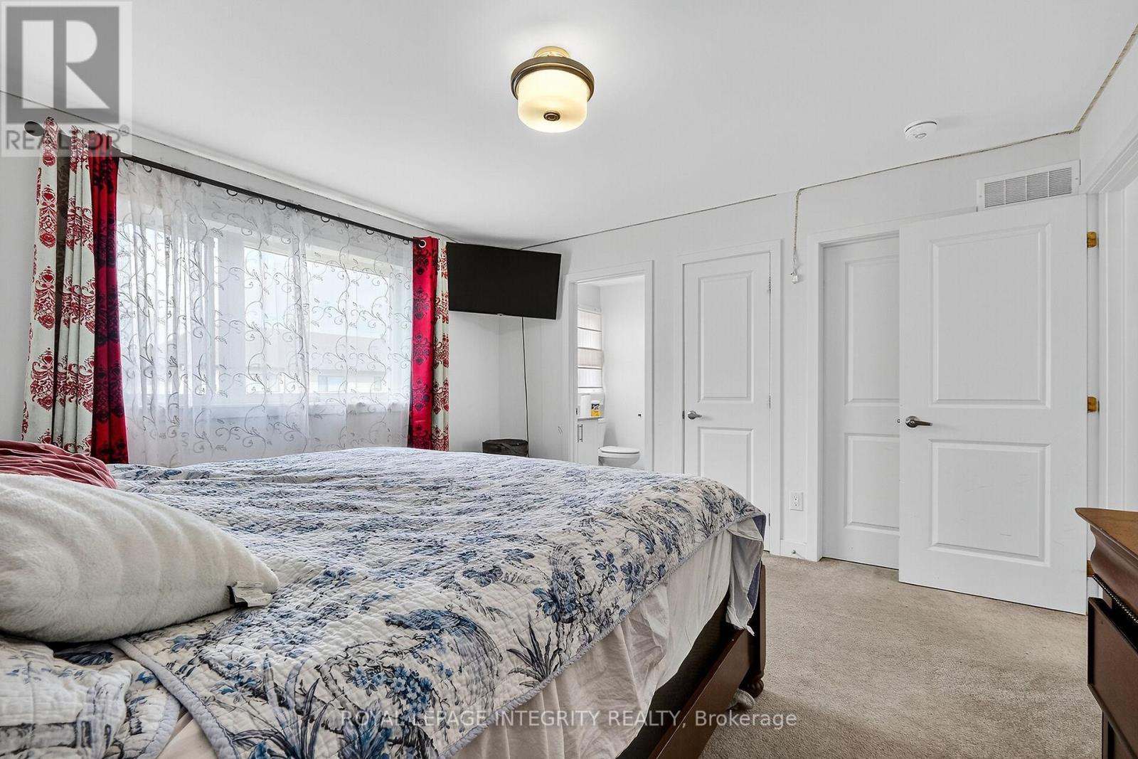 2025 Allegrini Terrace, Ottawa, ON - Indoor Photo Showing Bedroom