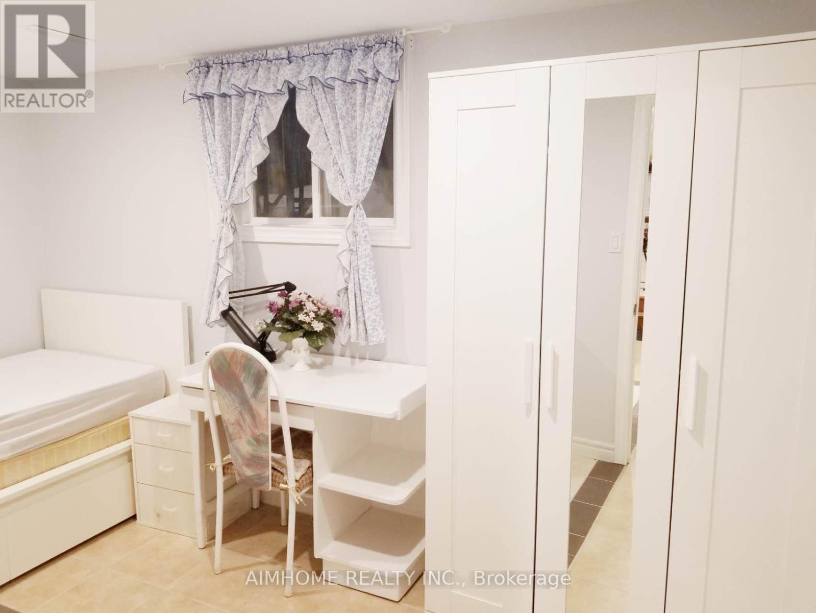 28 Castle Harbour Lane W, Markham, ON