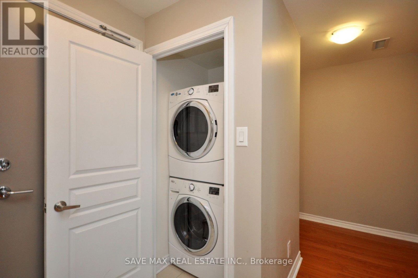 2208 - 3525 Kariya Drive N, Mississauga, ON - Indoor Photo Showing Laundry Room