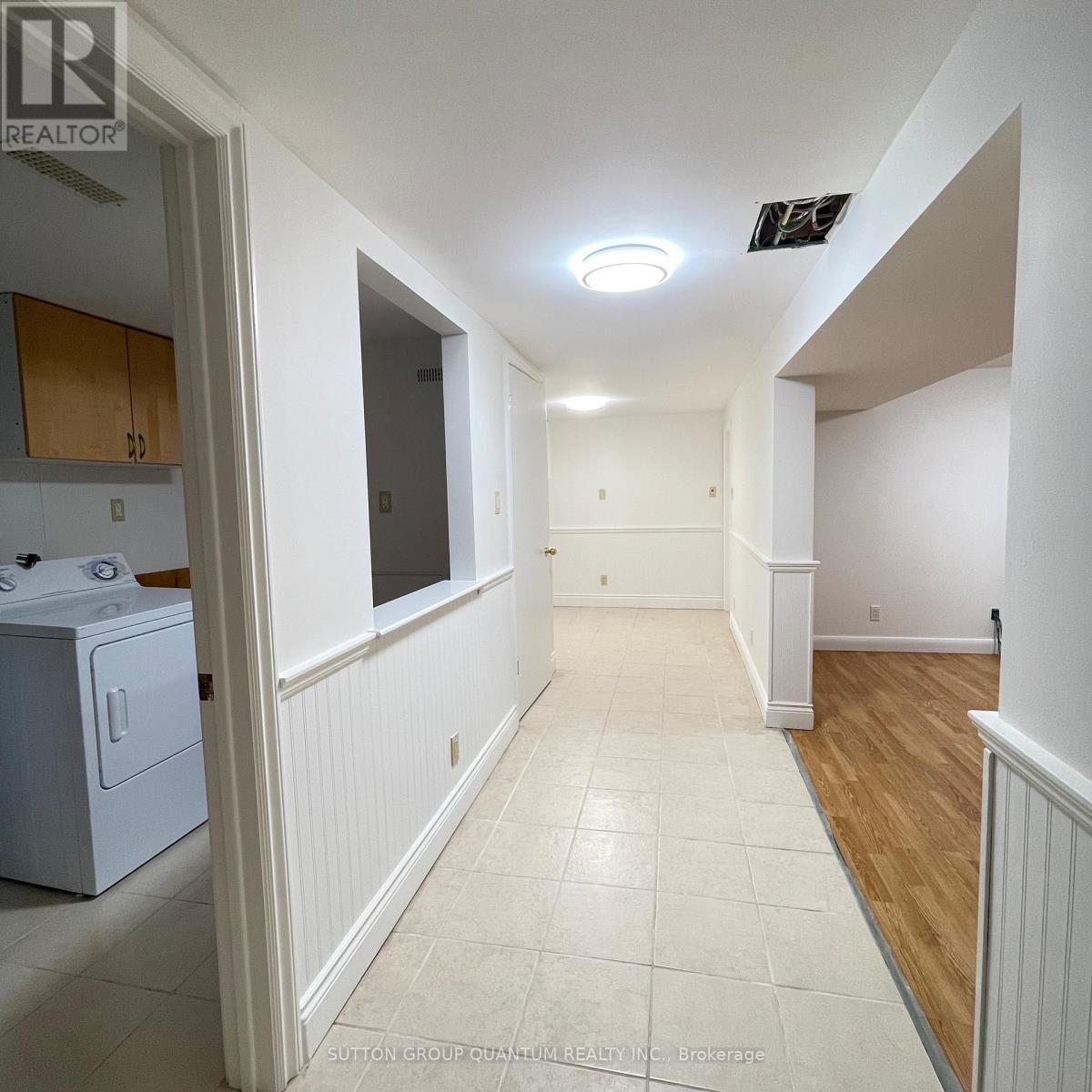46 Woodlawn Avenue N, Mississauga, ON - Indoor Photo Showing Laundry Room