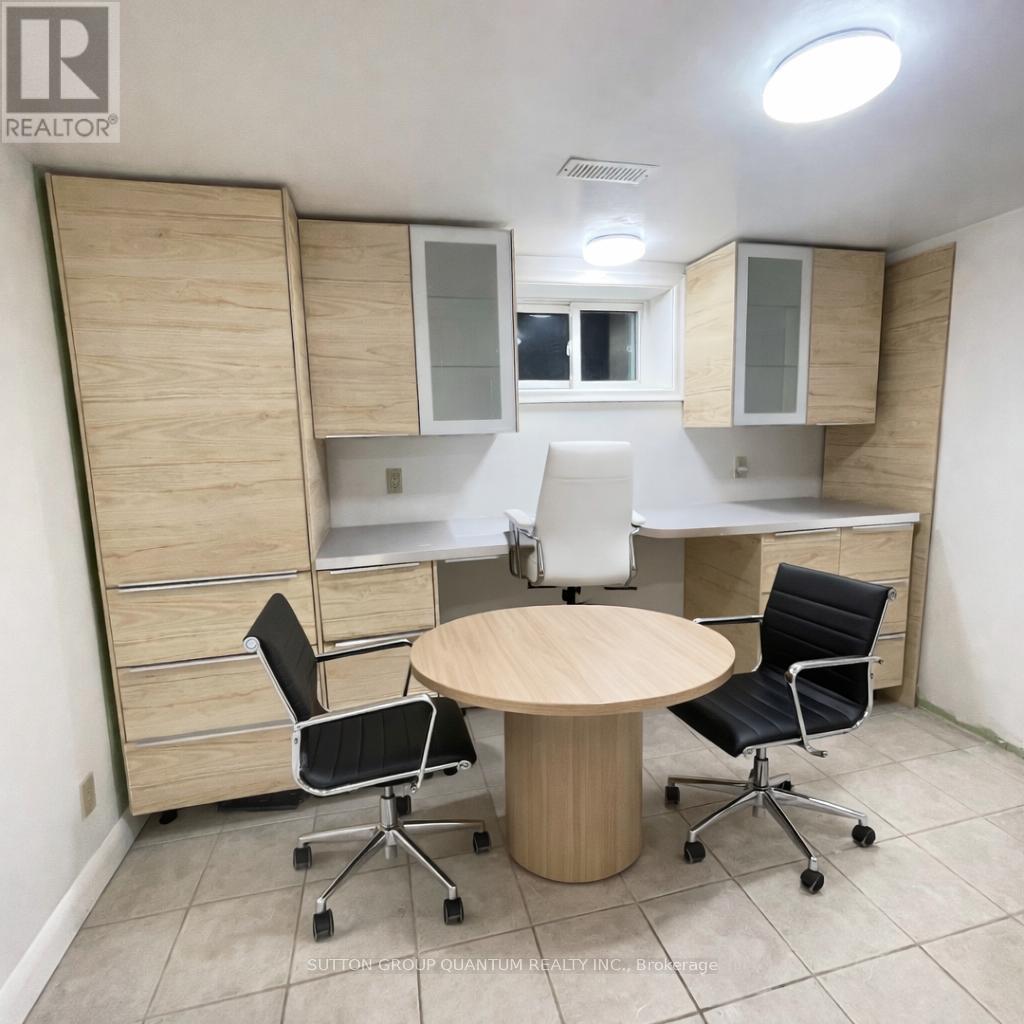 46 Woodlawn Avenue N, Mississauga, ON - Indoor Photo Showing Office