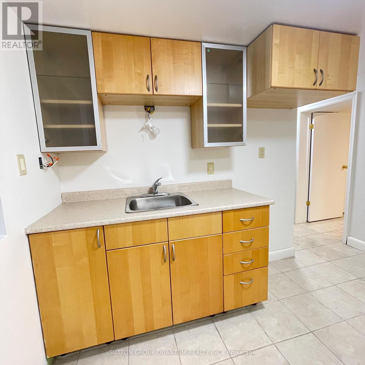 46 Woodlawn Avenue N, Mississauga, ON - Indoor Photo Showing Kitchen