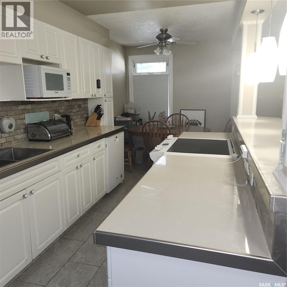 17 1292 Gordon Road, Moose Jaw, SK - Indoor Photo Showing Kitchen