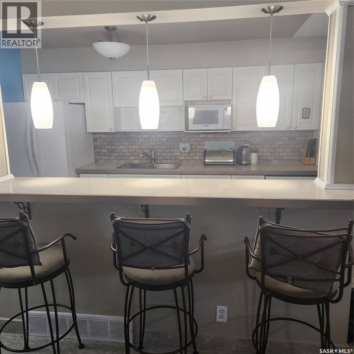 17 1292 Gordon Road, Moose Jaw, SK - Indoor Photo Showing Kitchen With Upgraded Kitchen