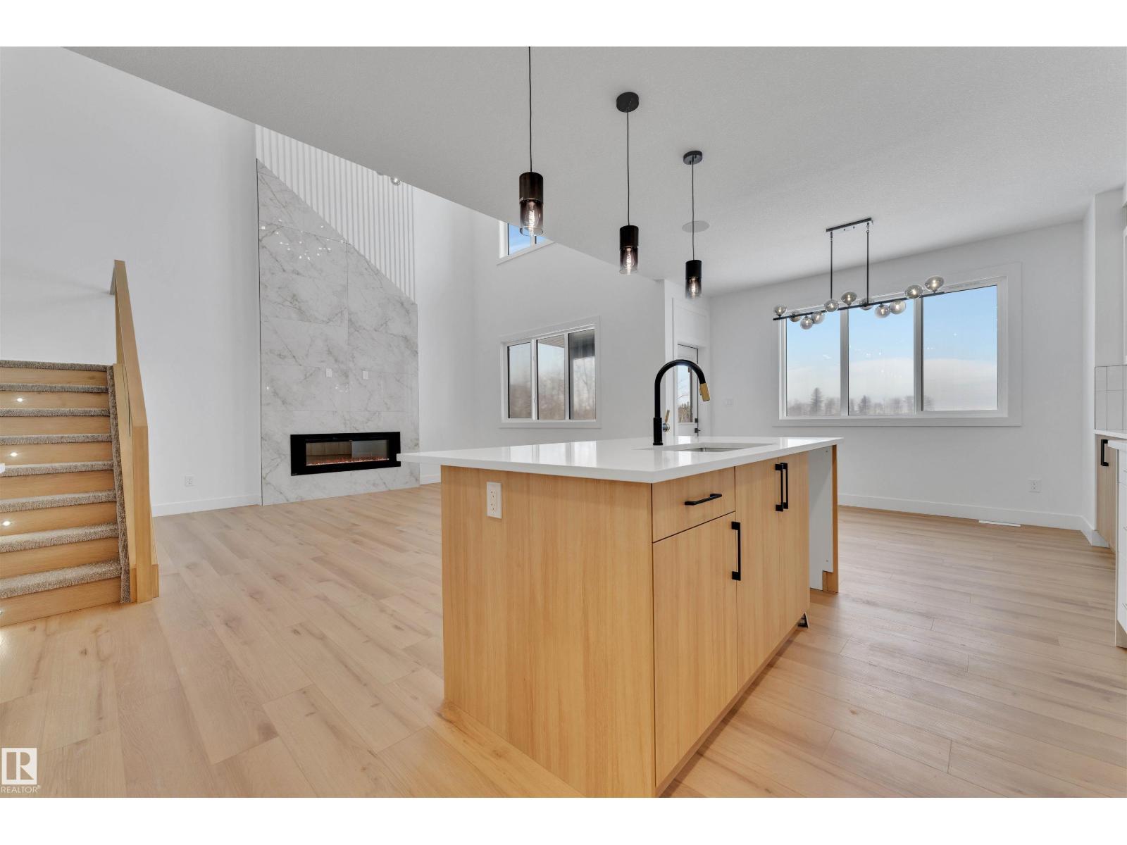 744 Astoria Wy, Devon, AB - Indoor Photo Showing Kitchen