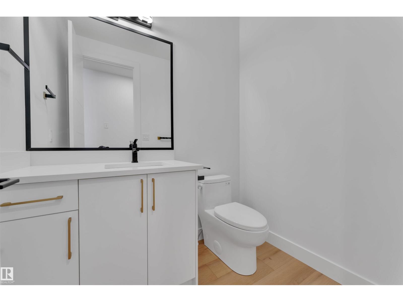 744 Astoria Wy, Devon, AB - Indoor Photo Showing Bathroom