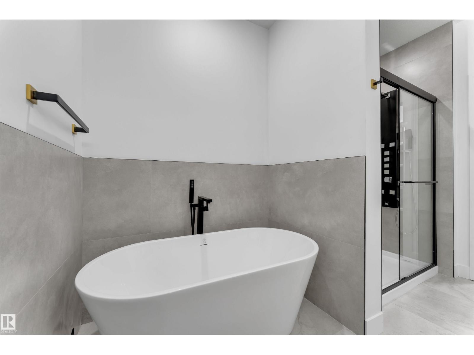 744 Astoria Wy, Devon, AB - Indoor Photo Showing Bathroom