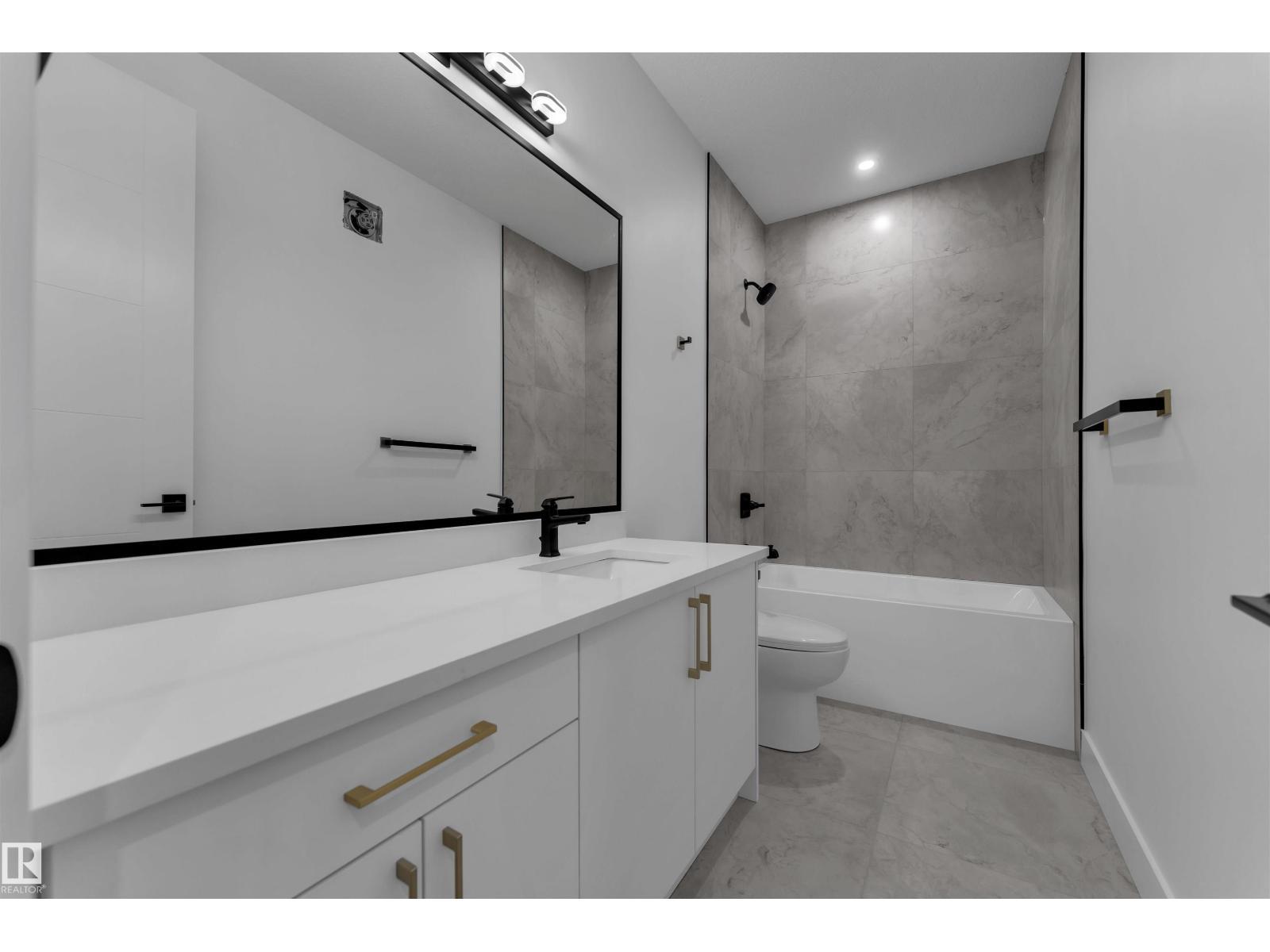 744 Astoria Wy, Devon, AB - Indoor Photo Showing Bathroom