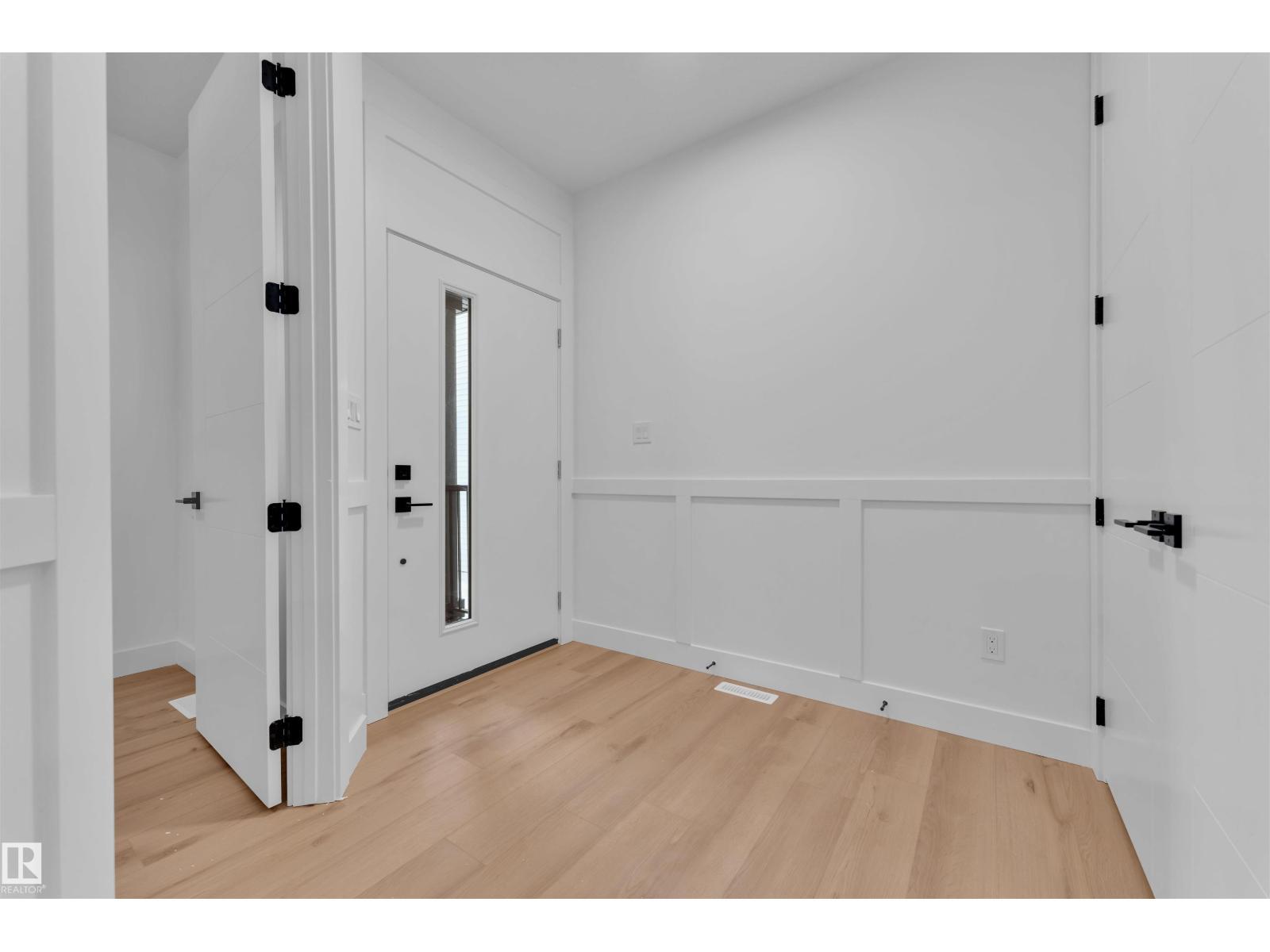 744 Astoria Wy, Devon, AB - Indoor Photo Showing Other Room