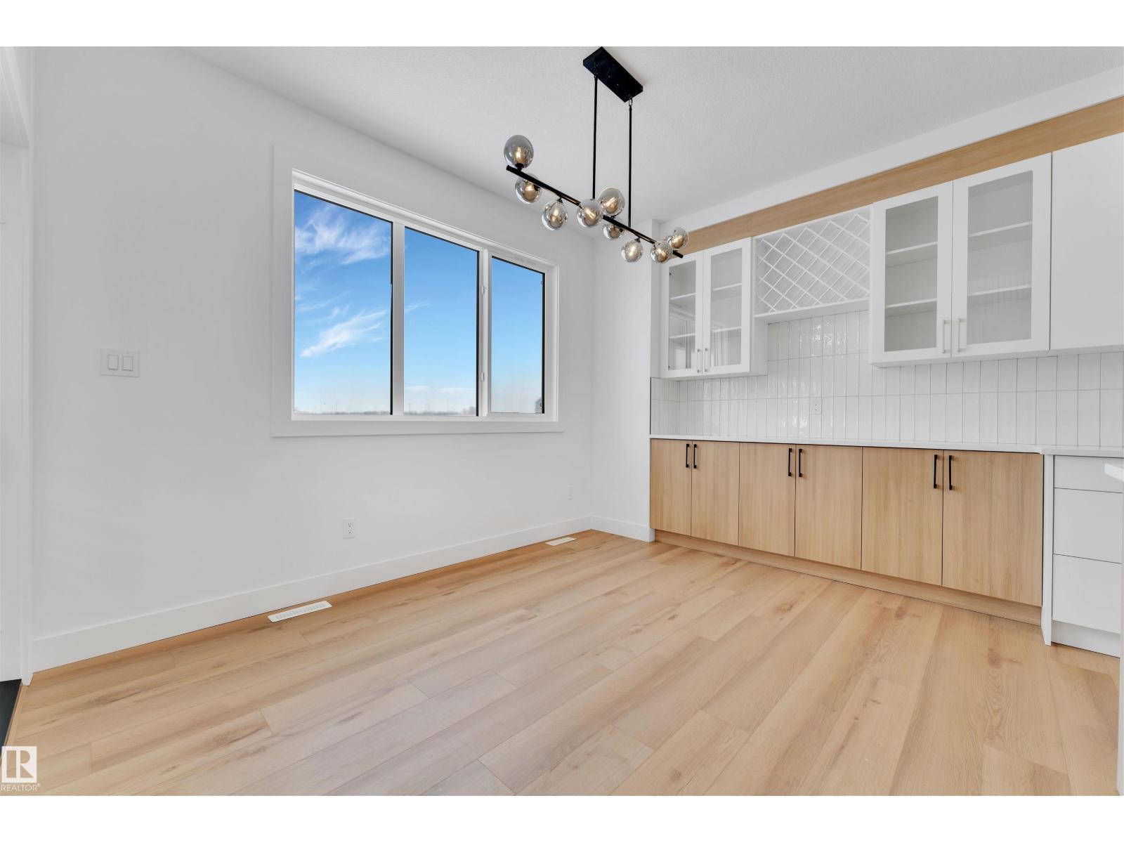 744 Astoria Wy, Devon, AB - Indoor