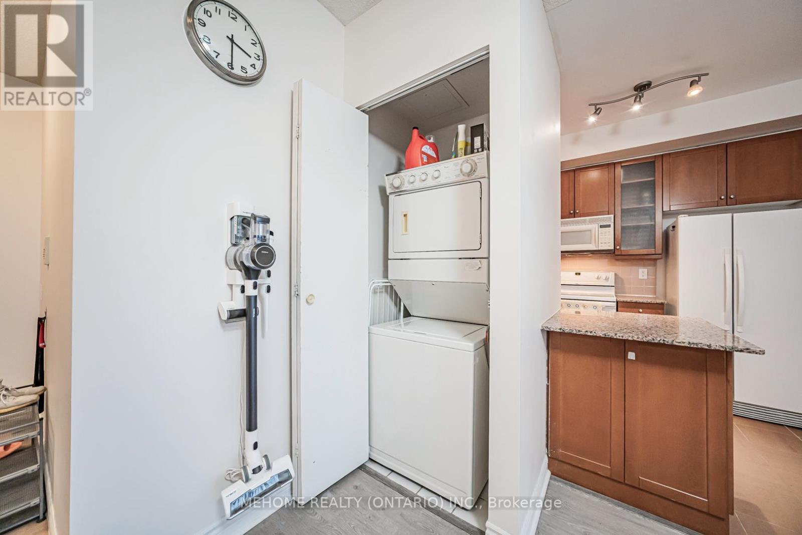 1501 - 60 Byng Avenue, Toronto, ON - Indoor Photo Showing Laundry Room