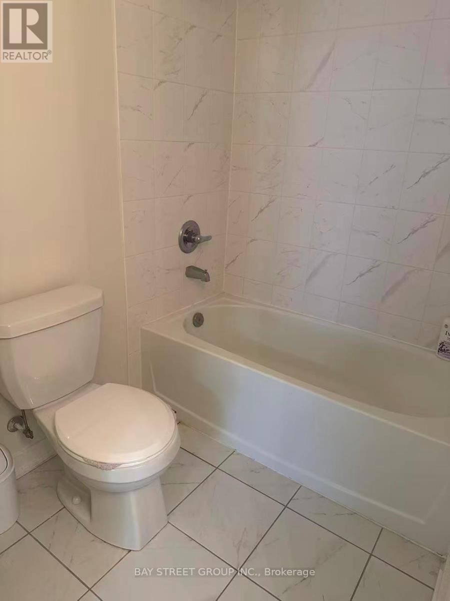 124 Old Oak Lane, Markham, ON - Indoor Photo Showing Bathroom