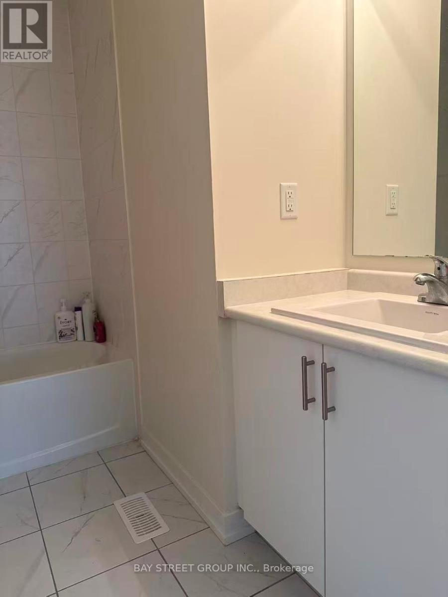 124 Old Oak Lane, Markham, ON - Indoor Photo Showing Bathroom