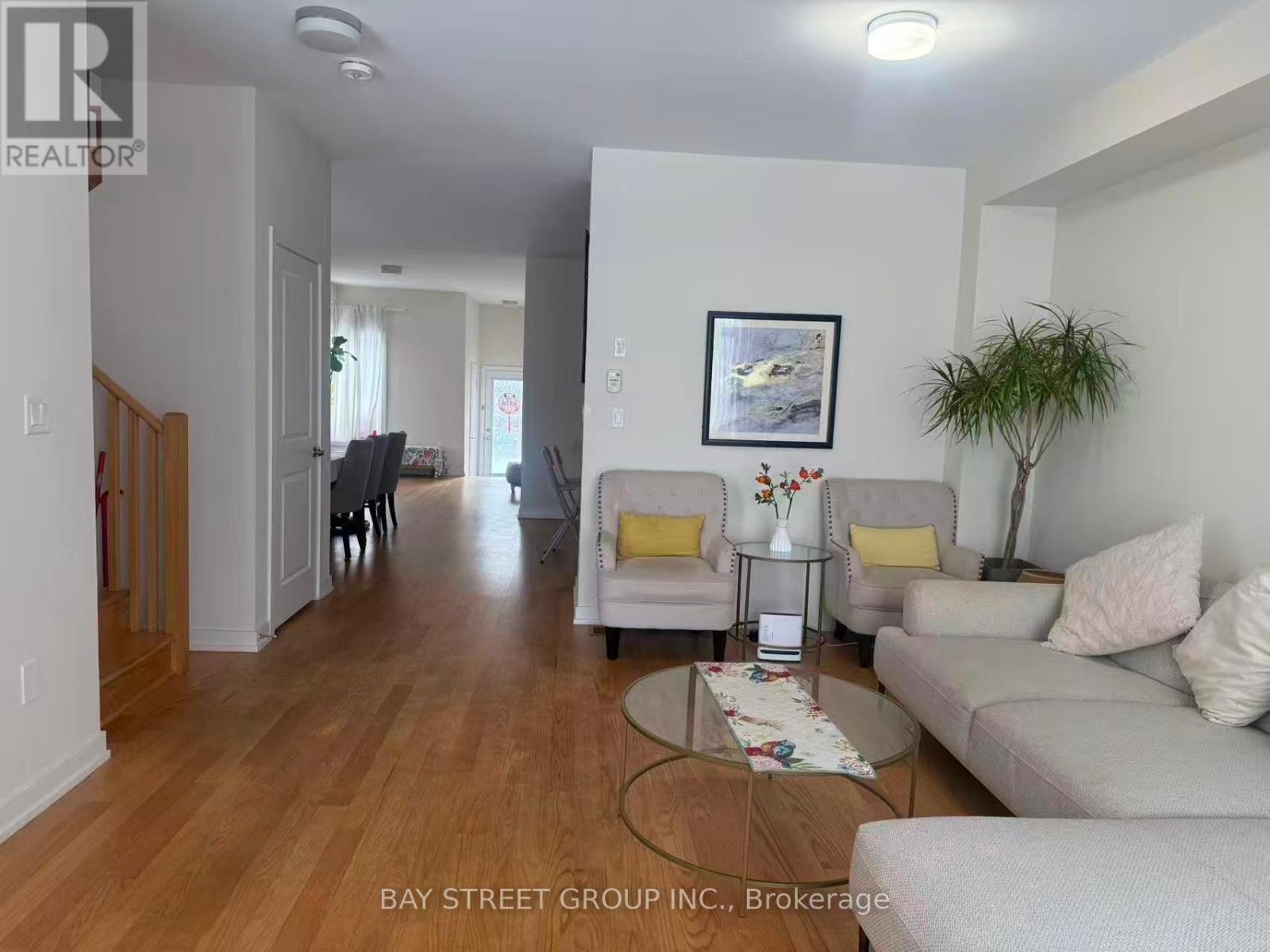 124 Old Oak Lane, Markham, ON - Indoor Photo Showing Living Room