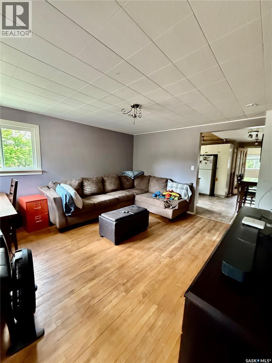 103 2Nd Avenue W, Paynton, SK - Indoor