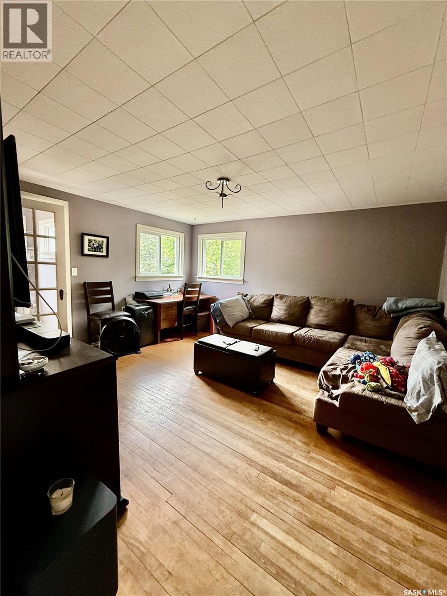 103 2Nd Avenue W, Paynton, SK - Indoor