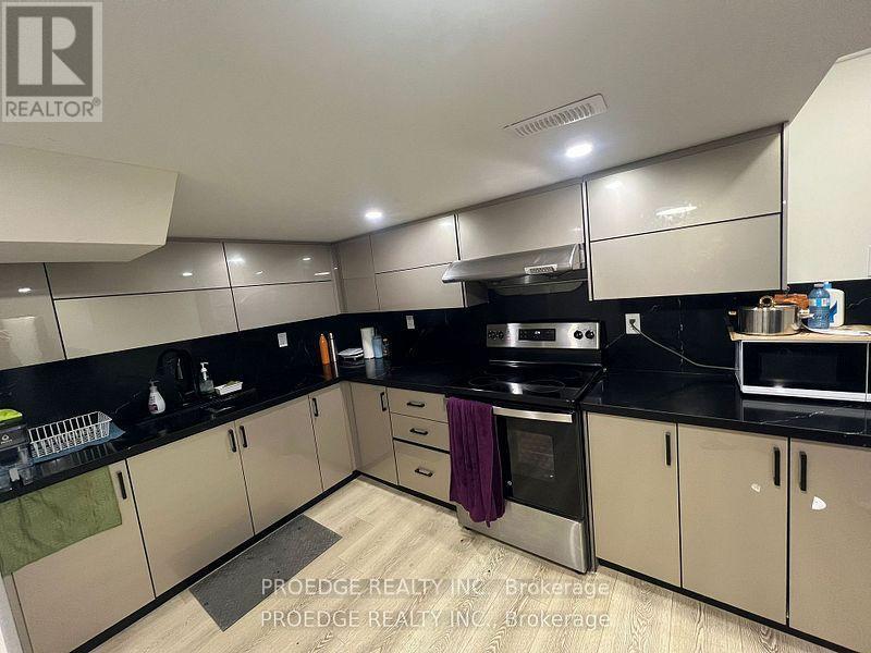 Bsmt - 18 Fireside Drive, Brampton, ON - Indoor Photo Showing Kitchen