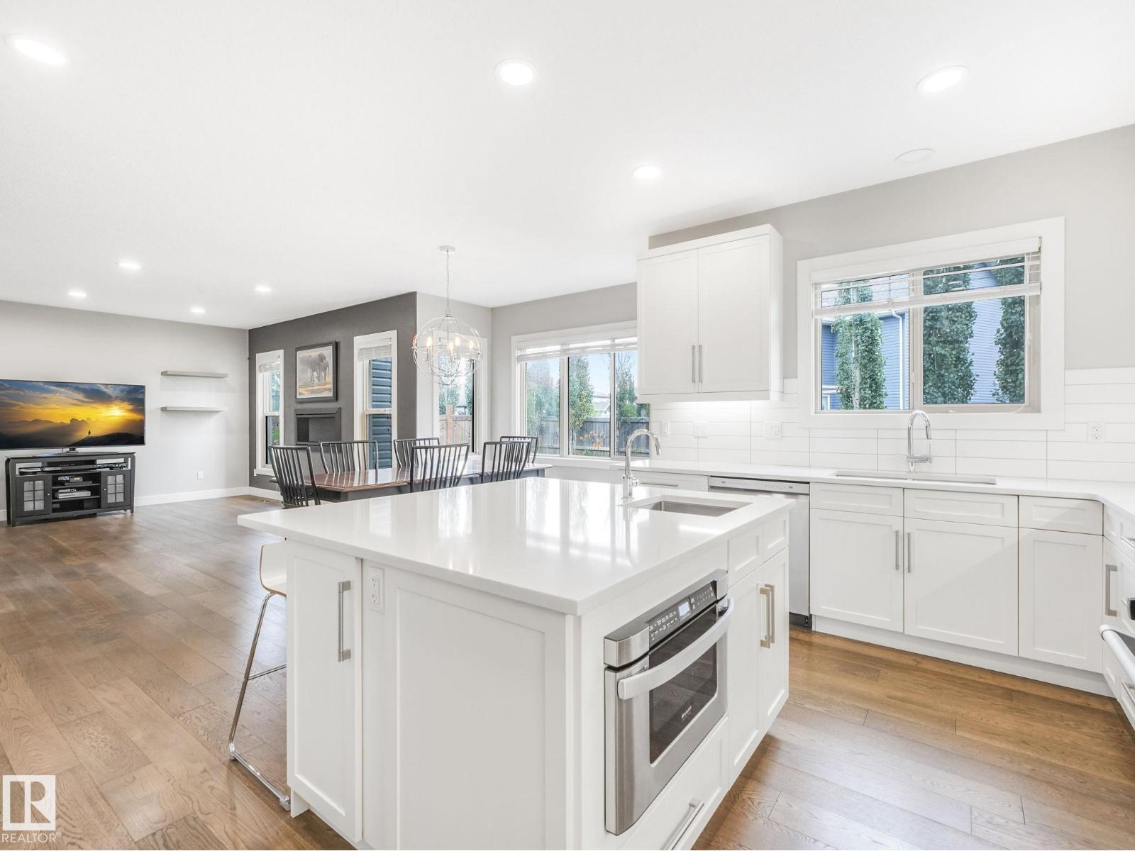 36 Nault Cr, St. Albert, AB - Indoor Photo Showing Kitchen With Upgraded Kitchen