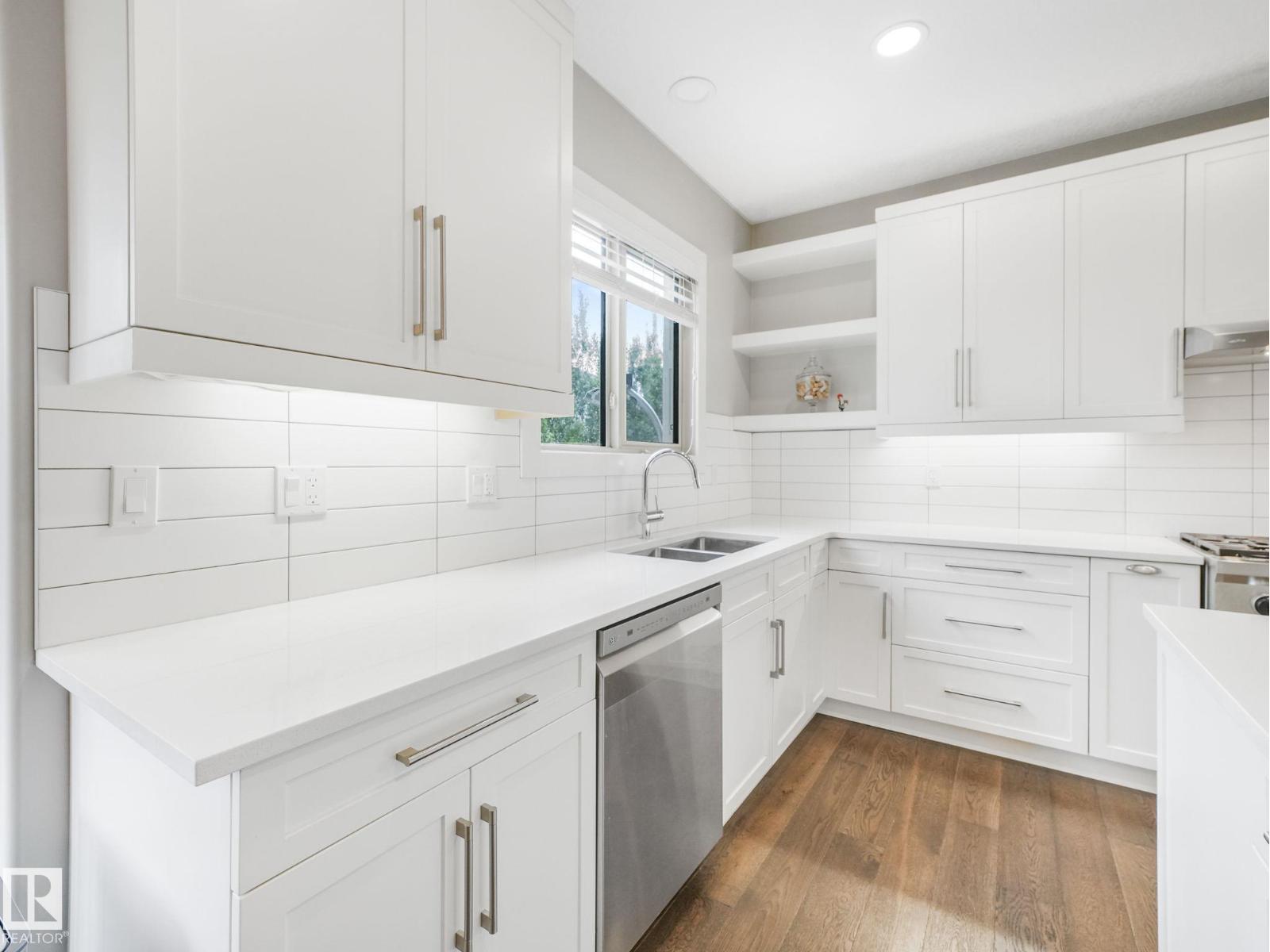 36 Nault Cr, St. Albert, AB - Indoor Photo Showing Kitchen With Double Sink With Upgraded Kitchen