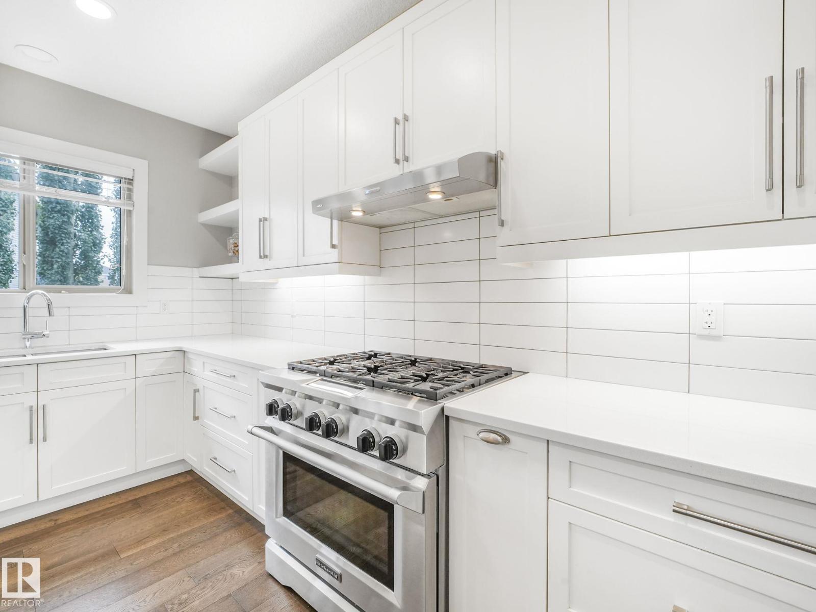 36 Nault Cr, St. Albert, AB - Indoor Photo Showing Kitchen With Upgraded Kitchen