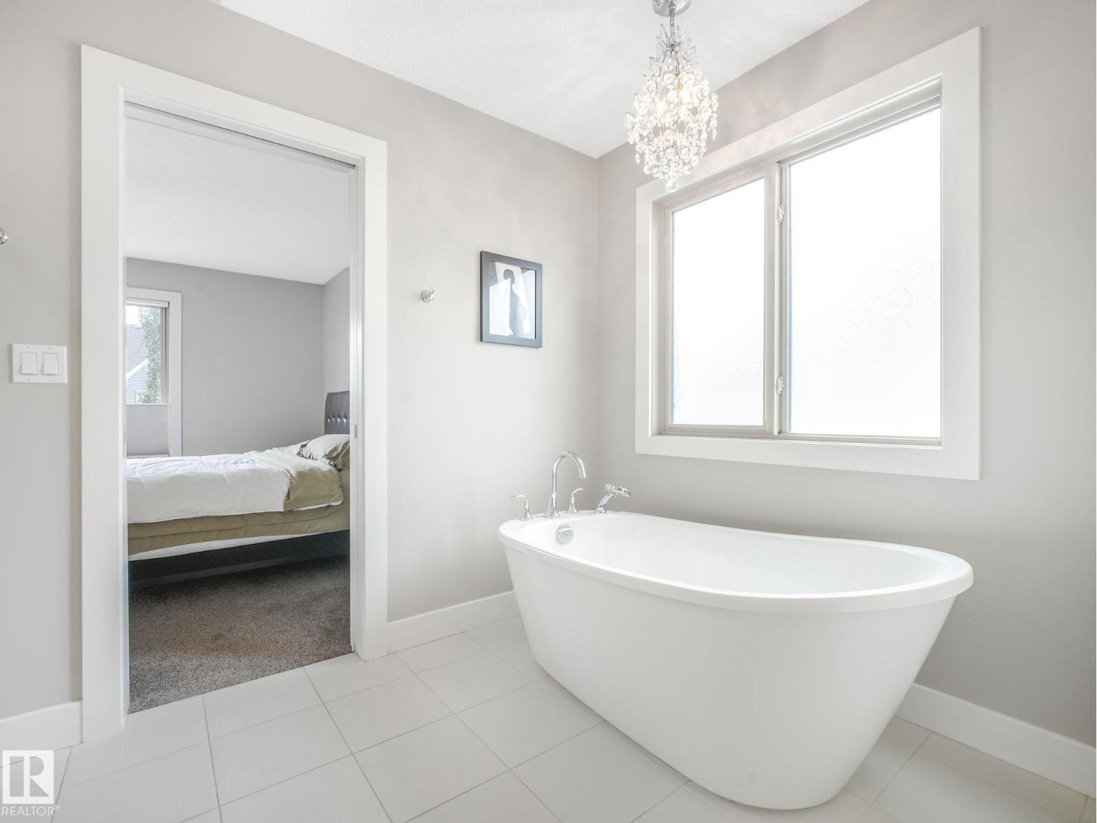 36 Nault Cr, St. Albert, AB - Indoor Photo Showing Bathroom