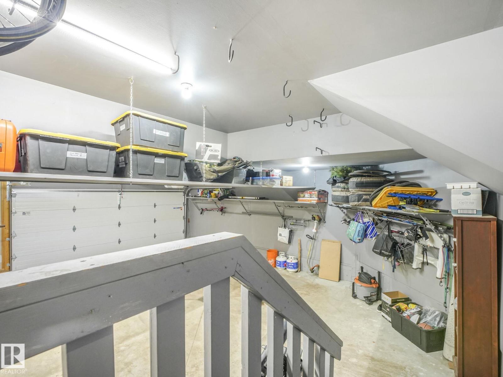 36 Nault Cr, St. Albert, AB - Indoor Photo Showing Garage