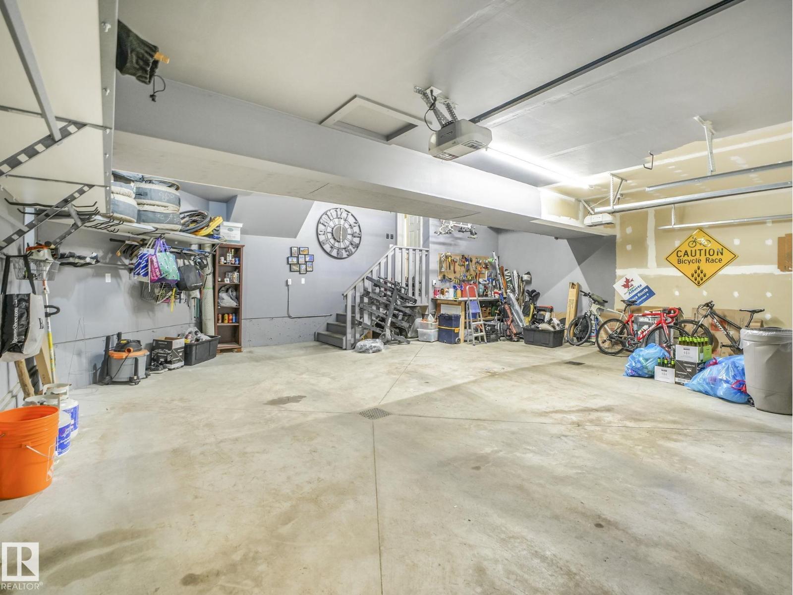36 Nault Cr, St. Albert, AB - Indoor Photo Showing Garage